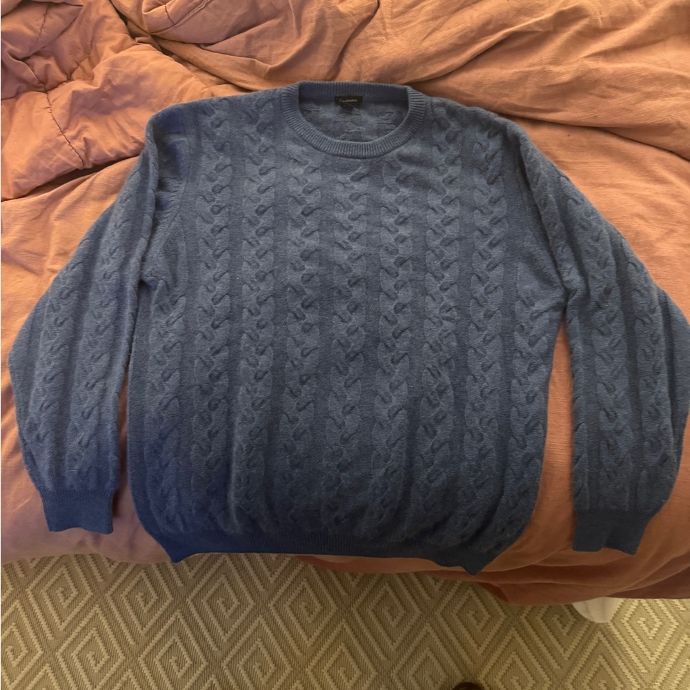 F. Matthews 100% cashmere sweater